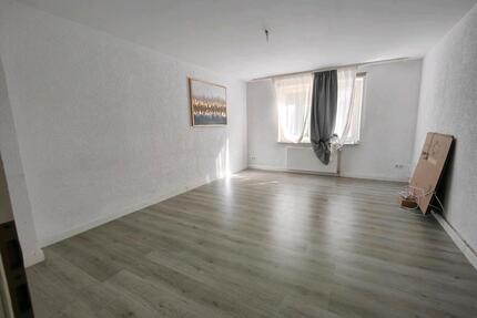 PRIVAT - Zentrale renovierte Wohnung mit Balkon in Elberfed