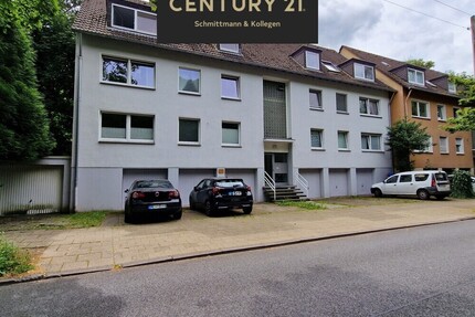 8-Parteien-Haus in grüner Umgebung inklusive 7 Garagen